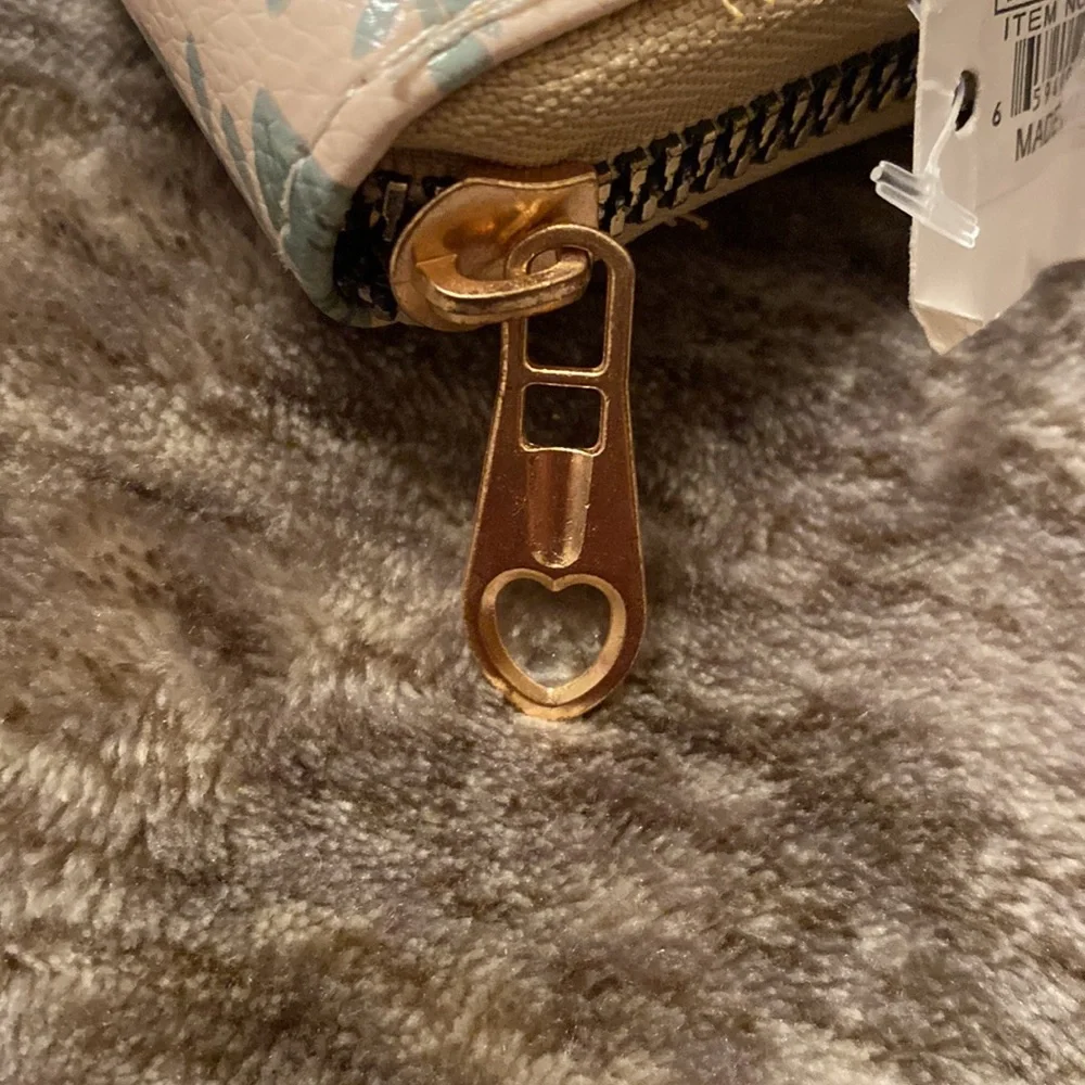 🌸Ivory Floral Zipper‎ Wallet🌸
